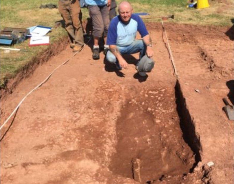 Man Uncovers Old Chain With Metal Detector Has No Idea What S On The Other End Travelontv