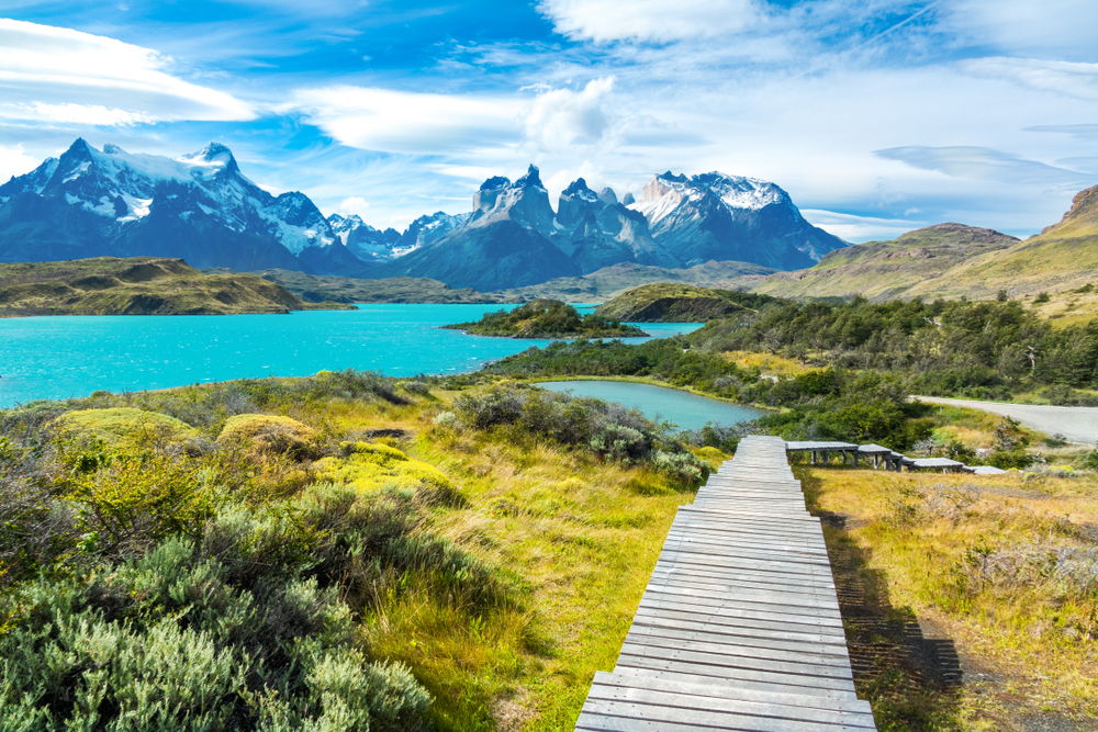 Pehoe,Lake,And,Guernos,Mountains,Beautiful,Landscape,,National,Park,Torres